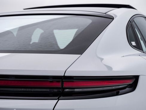 Certified 2025 Porsche Panamera 4 image 13