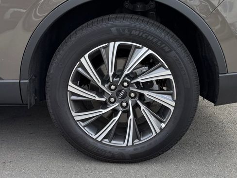 Used 2025 Lincoln Aviator AWD image 12