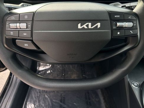 Used 2025 Kia K4 LXS image 28