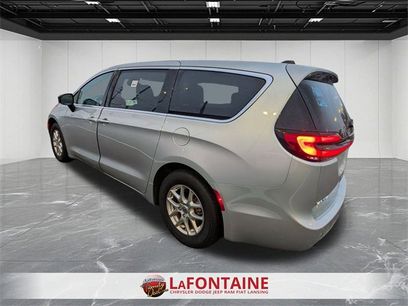 Used 2024 Chrysler Pacifica Touring-L