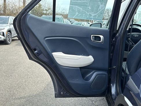 Used 2023 Hyundai Venue Limited image 23