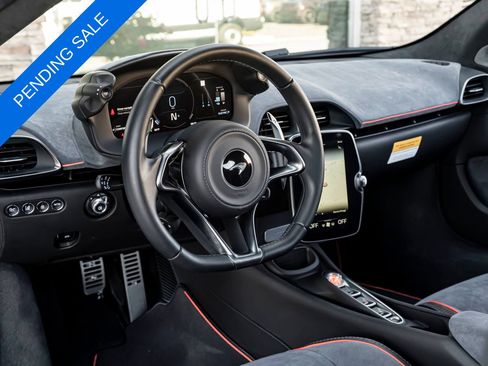 Used 2025 McLaren Artura RWD image 18
