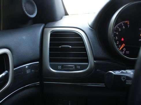 Used 2015 Jeep Grand Cherokee Overland AWD/4WD image 8