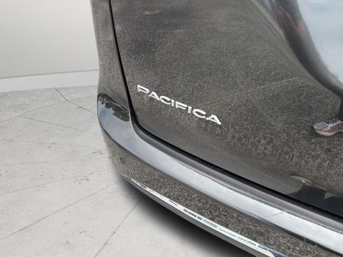 Used 2024 Chrysler Pacifica Limited FWD image 36