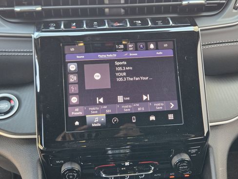 New 2025 Jeep Grand Cherokee L Laredo image 15