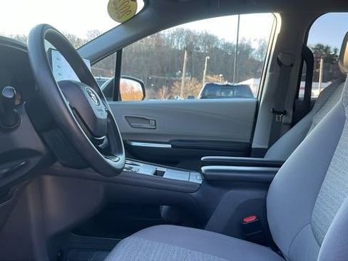 Certified 2022 Toyota Sienna LE image 8