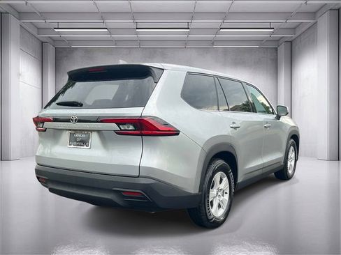 Used 2025 Toyota Grand Highlander FWD image 3