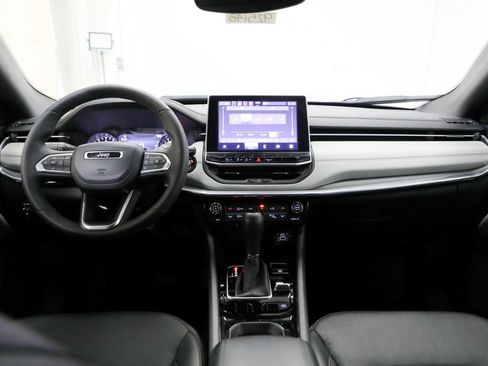 Used 2023 Jeep Compass Limited AWD/4WD image 2