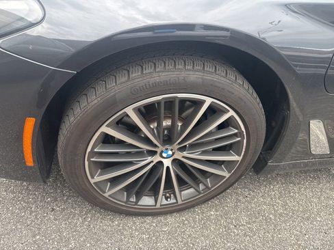 Used 2021 BMW 530e xDrive w/ Premium Package AWD/4WD image 5