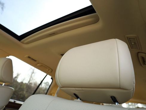 Used 2021 Lexus LX 570 4WD w/ 3rd Row & Luxury Pkg image 18