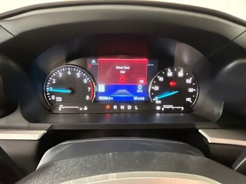 Used 2022 Ford Explorer XLT AWD/4WD image 18