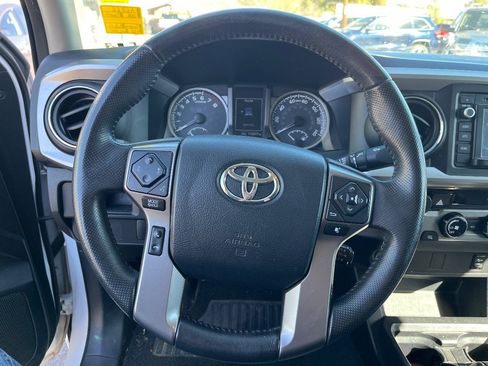 Used 2016 Toyota Tacoma SR5 w/ SR5 Appearance Package (SN) image 10