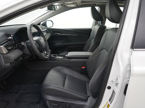 Used 2026 Toyota Camry XLE image 16