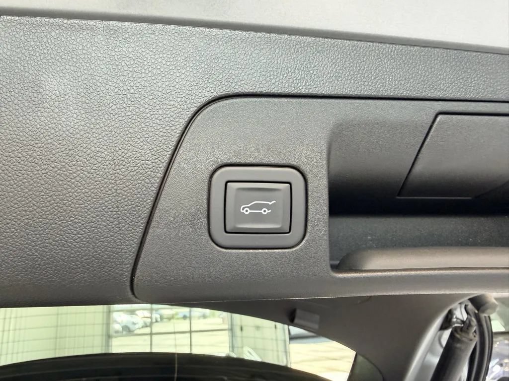 Used 2025 Buick Envision Avenir AWD/4WD image 22