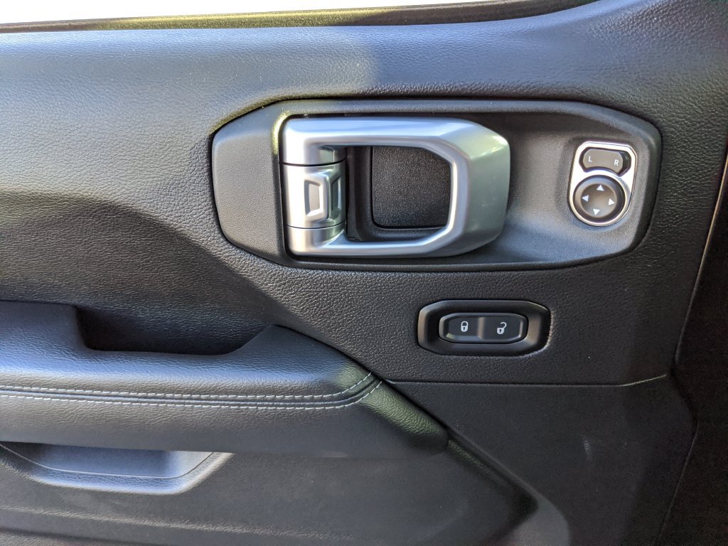 Used 2023 Jeep Wrangler Unlimited Sahara AWD/4WD image 13