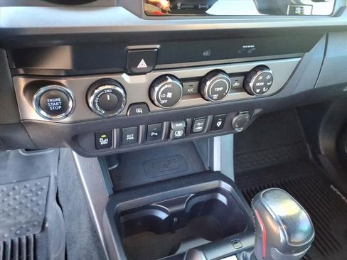 Used 2019 Toyota Tacoma TRD Off-Road image 32