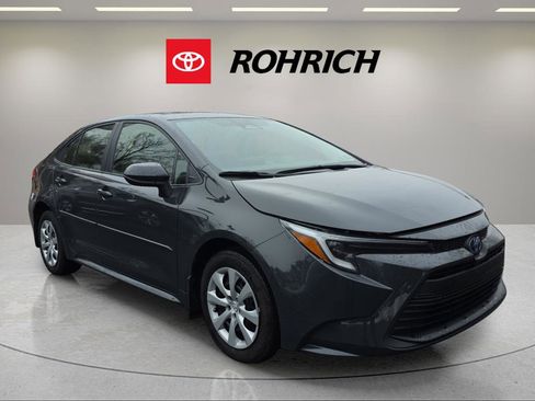 Used 2024 Toyota Corolla LE image 4