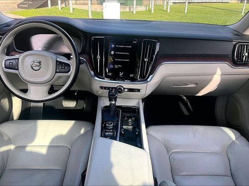 Used 2021 Volvo S60 T5 Momentum FWD image 21