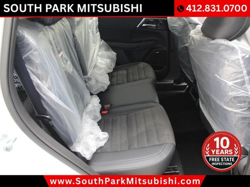 New 2025 Mitsubishi Outlander SE image 18