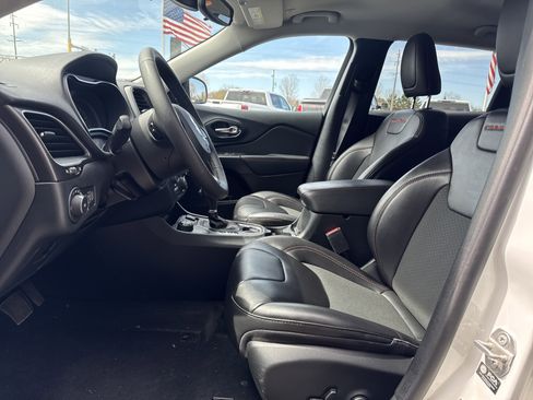 Used 2022 Jeep Cherokee Trailhawk w/ Trailer Tow Group image 4