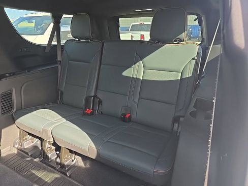 Used 2025 GMC Yukon XL AT4 w/ LPO, Floor Liner Package AWD/4WD image 20