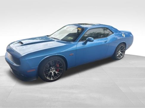 Used 2016 Dodge Challenger SRT RWD image 2