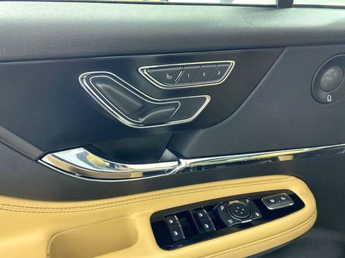 Used 2021 Lincoln Corsair Reserve w/ Equipment Group 201A image 20