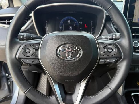 Used 2023 Toyota Corolla Cross XLE FWD image 16