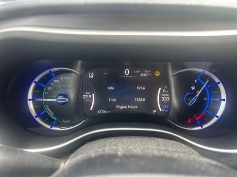 Used 2021 Chrysler Pacifica Touring-L image 8