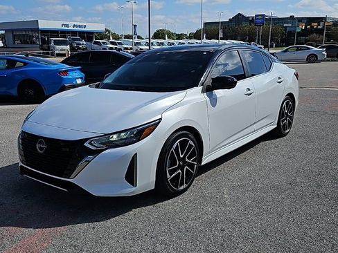 Used 2024 Nissan Sentra SR w/ SR Premium Package image 3