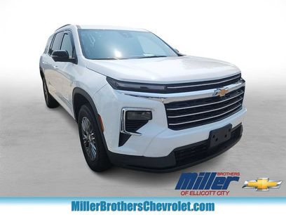 Used 2025 Chevrolet Traverse LT w/ Driver Confidence Package