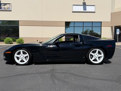 Used 2007 Chevrolet Corvette Coupe w/ Preferred Equipment Group RWD image 6