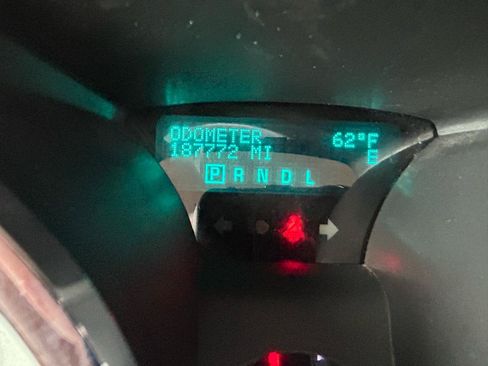 Used 2011 Chevrolet Traverse LT w/ Personal Connectivity Package FWD image 22