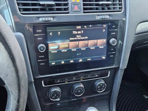 Used 2018 Volkswagen Golf SE image 13