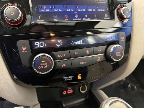 Used 2021 Nissan Rogue Sport SL w/ Premium Package image 22