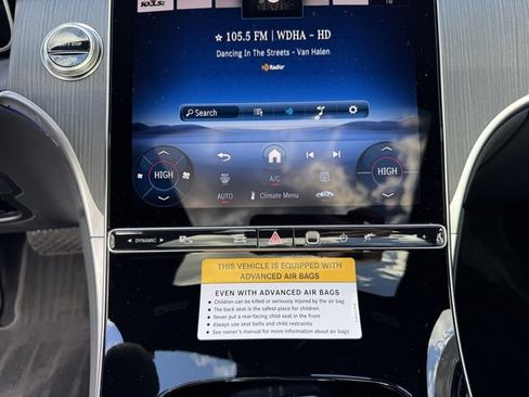 Used 2025 Mercedes-Benz GLC 300 4MATIC image 17