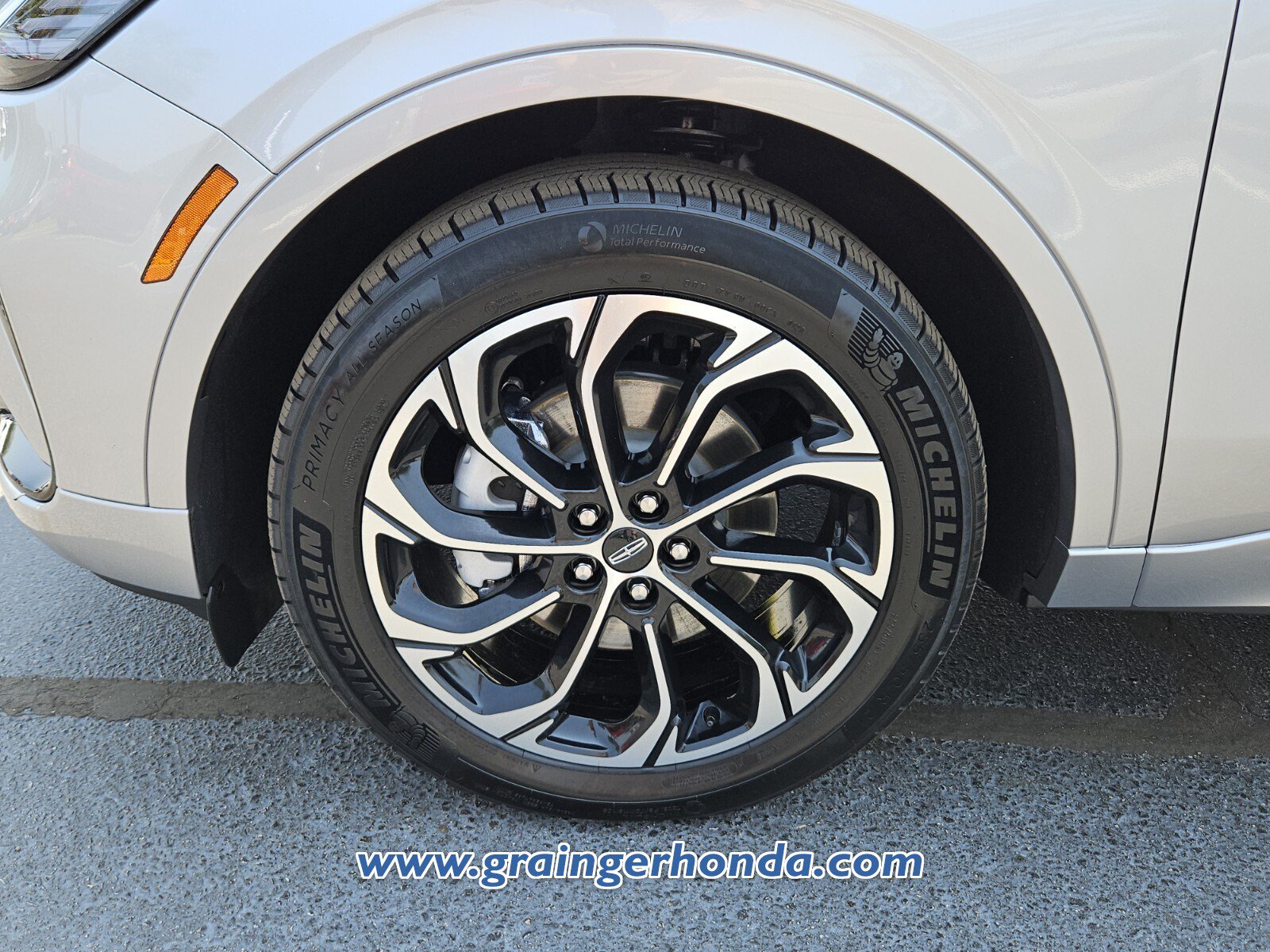 Used 2025 Lincoln Nautilus Reserve AWD/4WD image 9