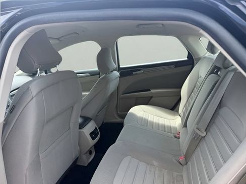 Used 2019 Ford Fusion SE FWD image 9