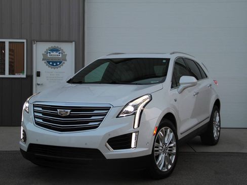 Used 2019 Cadillac XT5 Premium Luxury w/ Driver Assist Package FWD image 1