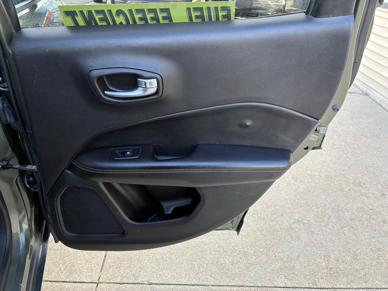 Used 2018 Jeep Compass Latitude w/ Popular Equipment Group FWD image 11