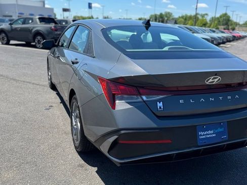 Used 2024 Hyundai Elantra SEL FWD image 8