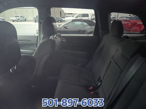 Used 2018 Jeep Grand Cherokee Laredo RWD image 5