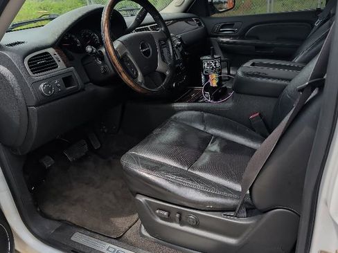 Used 2009 GMC Yukon Denali RWD image 14