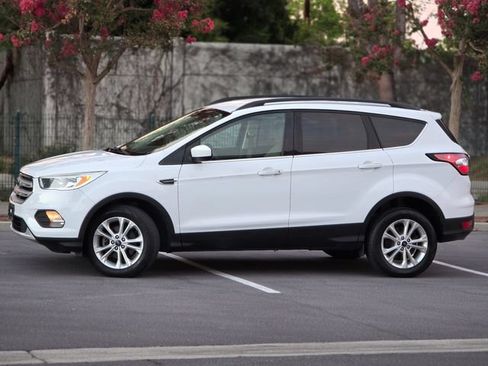 Used 2018 Ford Escape SE FWD image 13