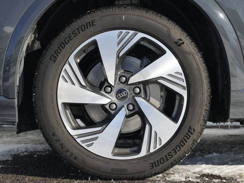 Used 2025 Audi Q6 e-tron Premium Plus w/ Premium Plus image 13