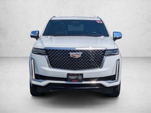 Used 2023 Cadillac Escalade Premium Luxury RWD image 2