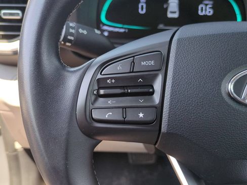 Used 2025 Hyundai Venue SEL FWD image 21