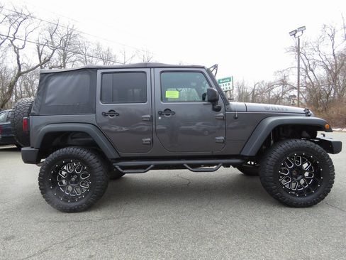 Used 2018 Jeep Wrangler Unlimited Sport image 4