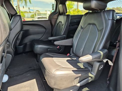 Used 2025 Chrysler Pacifica Select FWD image 27
