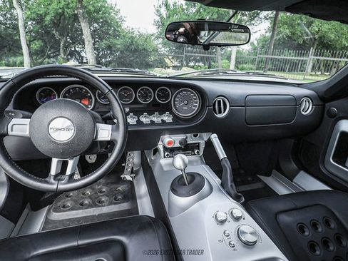 Used 2005 Ford GT RWD image 40